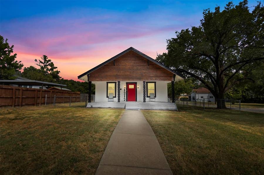 Property photo for 1212 Earl Street, Commerce, TX