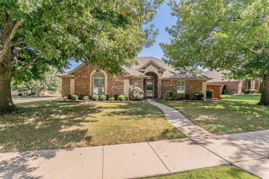Property photo for 8328 Asta Court, Benbrook, TX