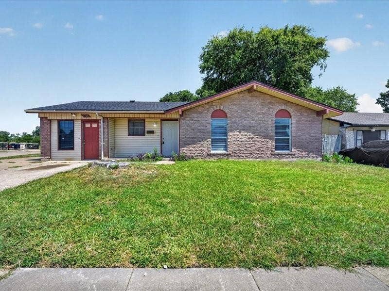 Property photo for 3205 Pacesetter Drive, Dallas, TX