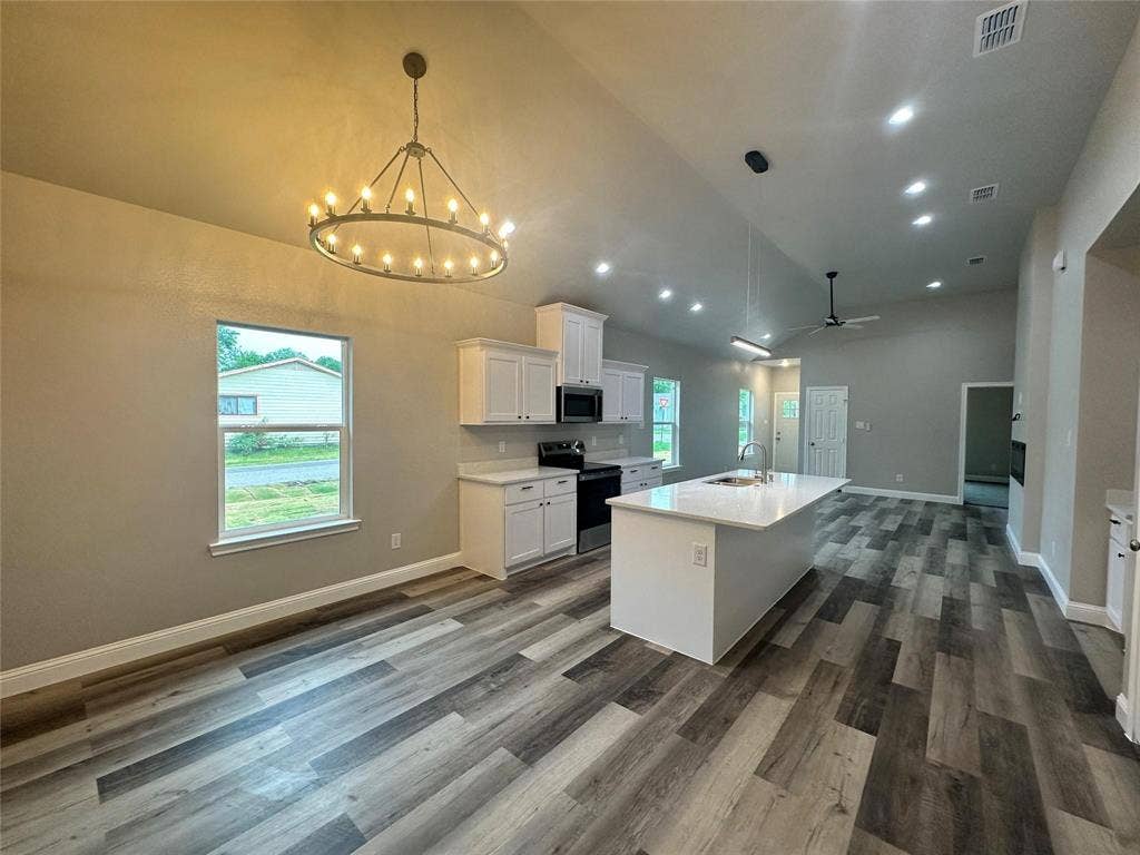 825 Edgar Street, Greenville, TX 75401