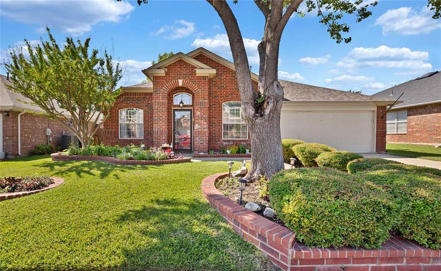 Property photo for 1065 Springhill Drive, Saginaw, TX