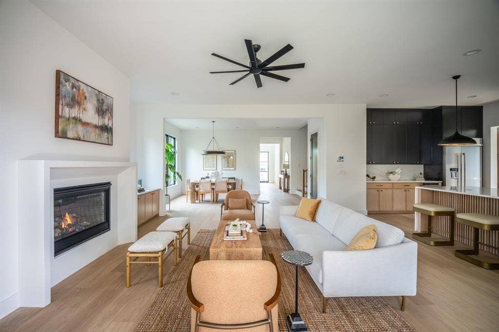 9011 Livenshire Drive, Dallas, TX 75238 9011 Livenshire Drive, Dallas, TX 75238