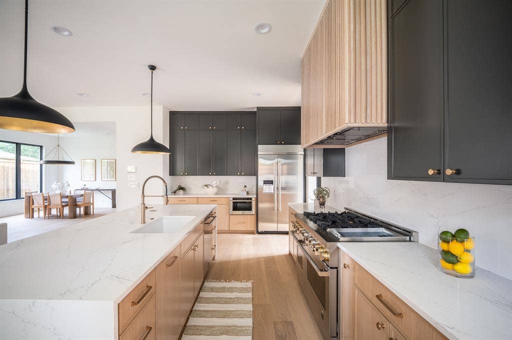 9011 Livenshire Drive, Dallas, TX 75238 9011 Livenshire Drive, Dallas, TX 75238