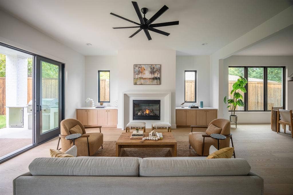 9011 Livenshire Drive, Dallas, TX 75238 9011 Livenshire Drive, Dallas, TX 75238