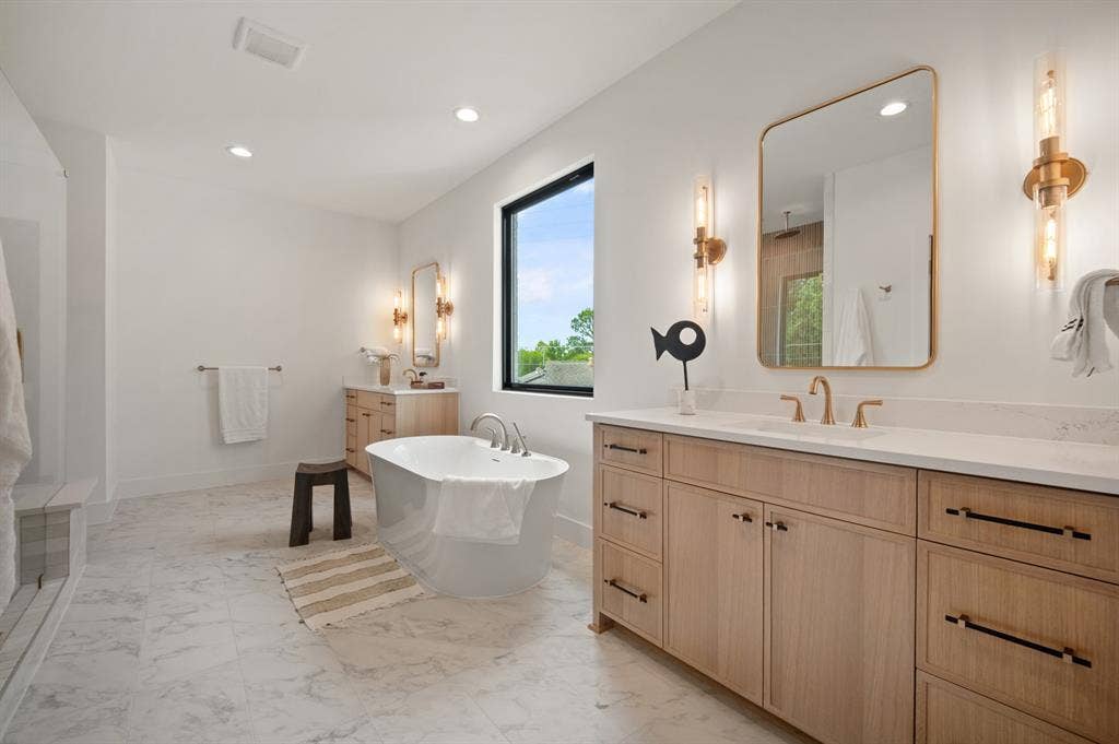 9011 Livenshire Drive, Dallas, TX 75238 9011 Livenshire Drive, Dallas, TX 75238