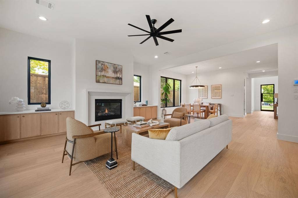 9011 Livenshire Drive, Dallas, TX 75238 9011 Livenshire Drive, Dallas, TX 75238