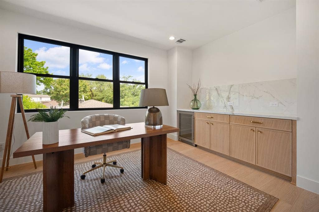 9011 Livenshire Drive, Dallas, TX 75238 9011 Livenshire Drive, Dallas, TX 75238