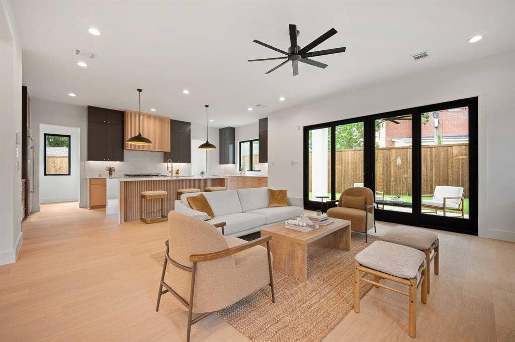 9011 Livenshire Drive, Dallas, TX 75238 9011 Livenshire Drive, Dallas, TX 75238