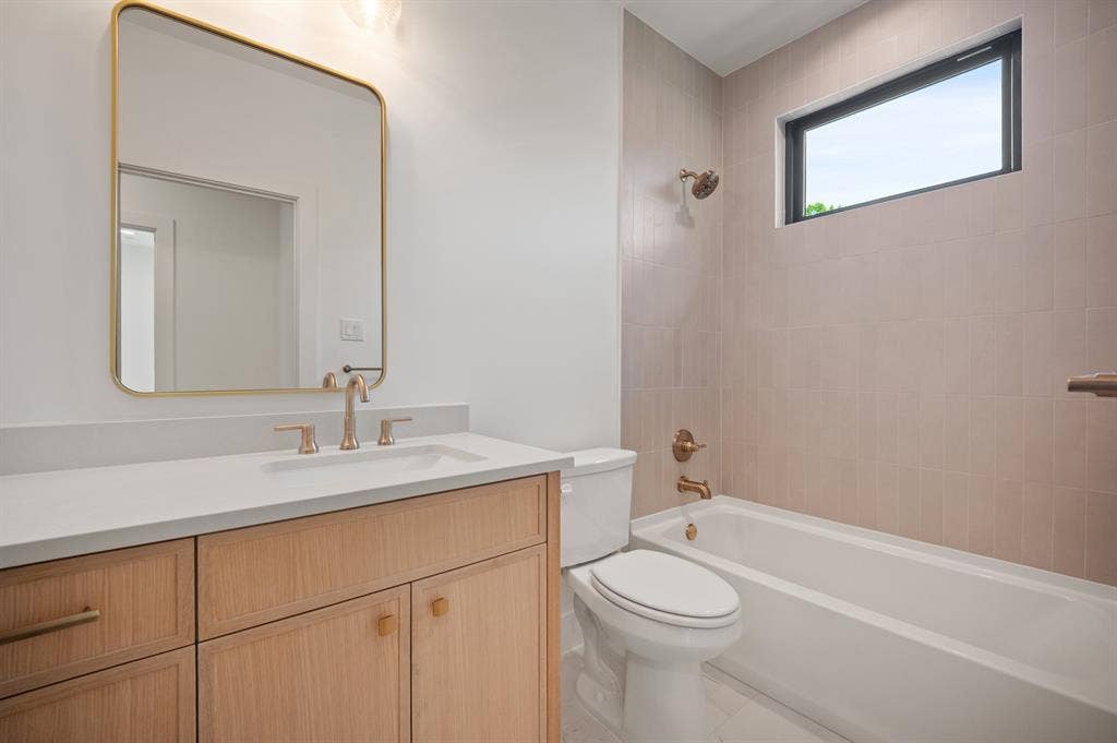 9011 Livenshire Drive, Dallas, TX 75238 9011 Livenshire Drive, Dallas, TX 75238