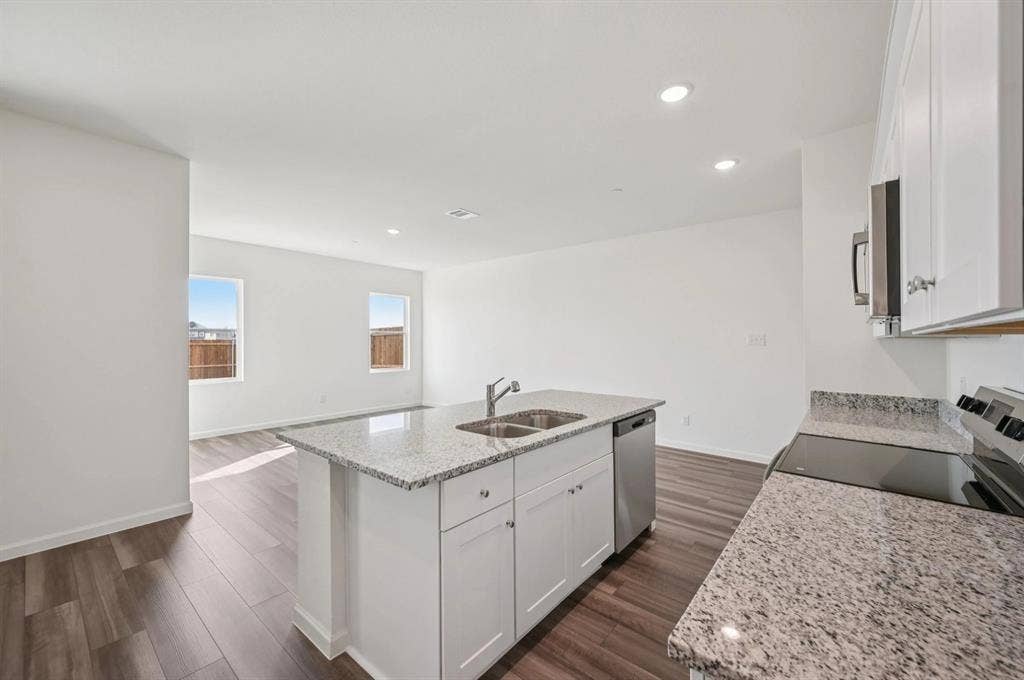 936 Penrose Drive, Cedar Hill, TX 75104 Rayne The Rayne Kitchen and Family Room