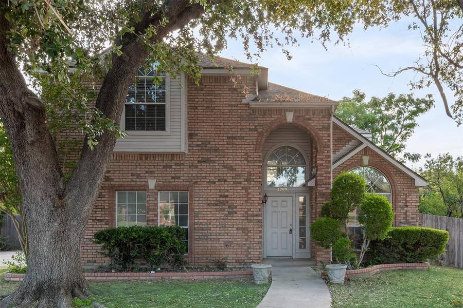 Property photo for 2209 Norwich Place, Carrollton, TX