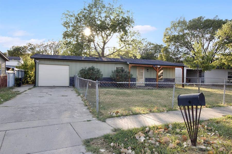 Property photo for 1211 Gate Lane Drive, Mesquite, TX