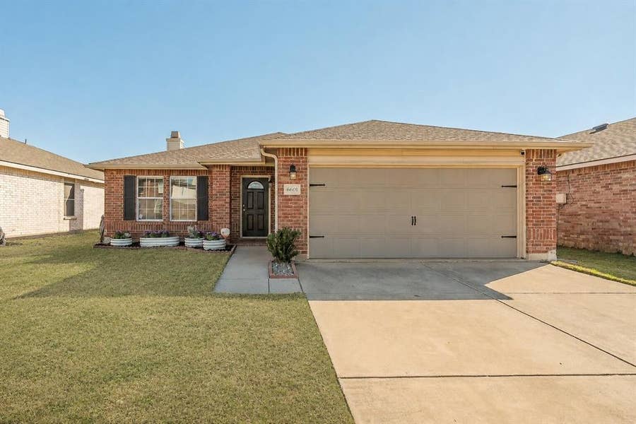 Property photo for 6601 Longleaf Lane, Denton, TX