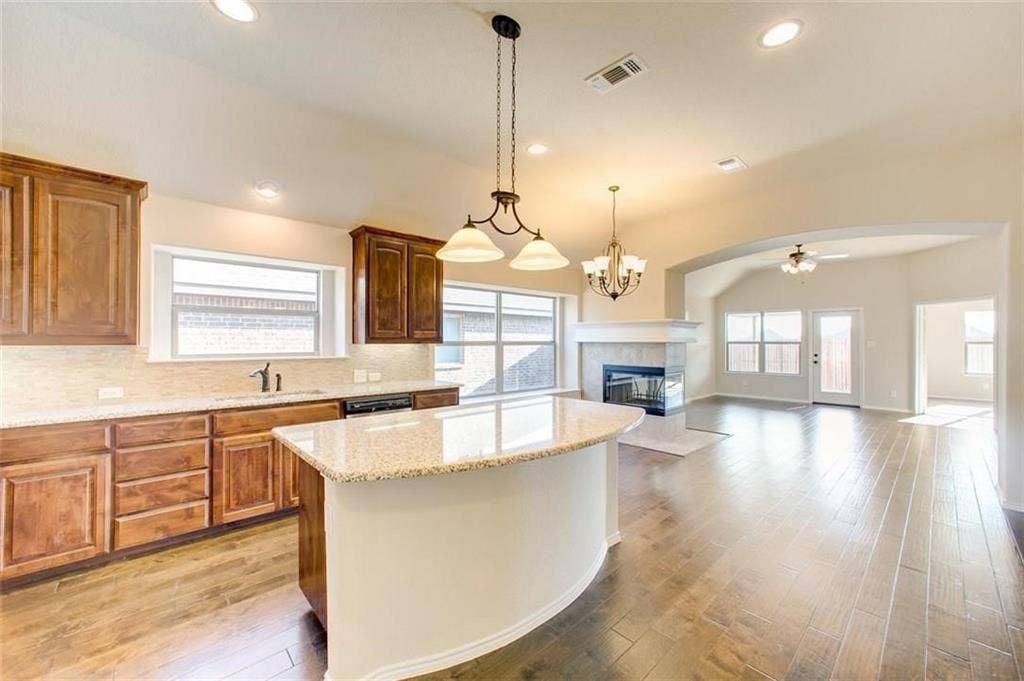 231 Frontier Drive, Waxahachie, TX 75167 231 Frontier Drive, Waxahachie, TX 75167