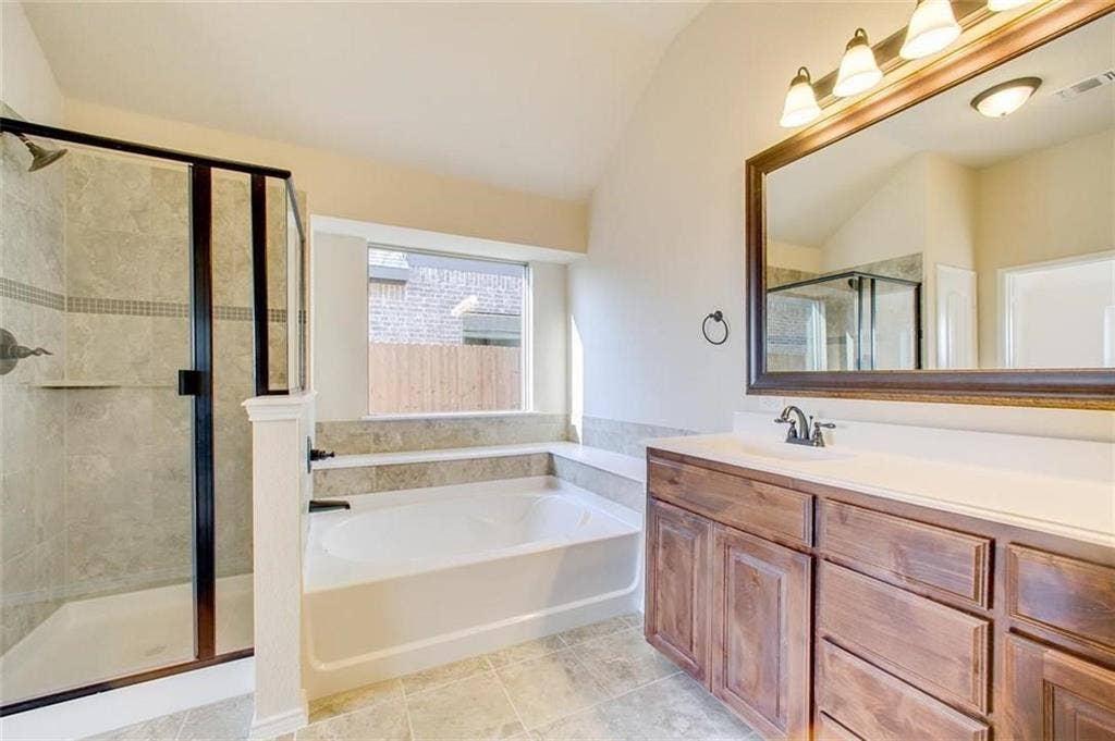 231 Frontier Drive, Waxahachie, TX 75167 231 Frontier Drive, Waxahachie, TX 75167
