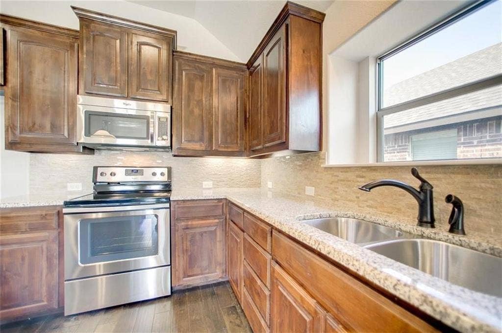 231 Frontier Drive, Waxahachie, TX 75167 231 Frontier Drive, Waxahachie, TX 75167