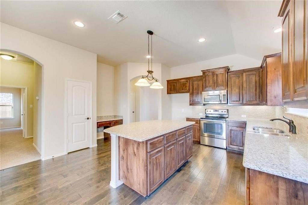 231 Frontier Drive, Waxahachie, TX 75167 231 Frontier Drive, Waxahachie, TX 75167