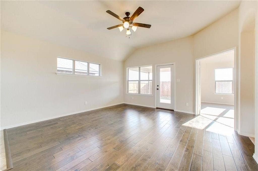 231 Frontier Drive, Waxahachie, TX 75167 231 Frontier Drive, Waxahachie, TX 75167