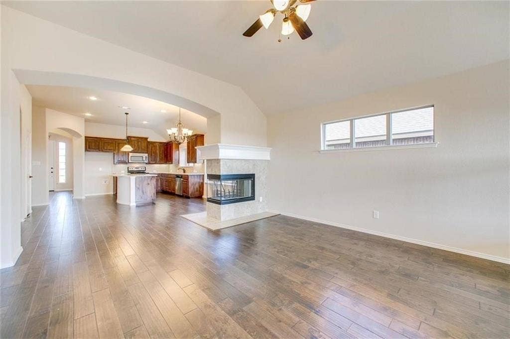 231 Frontier Drive, Waxahachie, TX 75167 231 Frontier Drive, Waxahachie, TX 75167