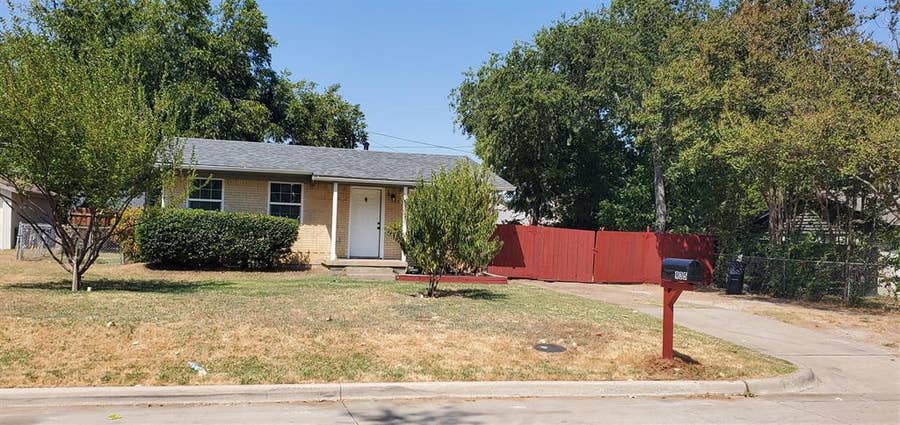 Property photo for 935 Powell Road, Mesquite, TX