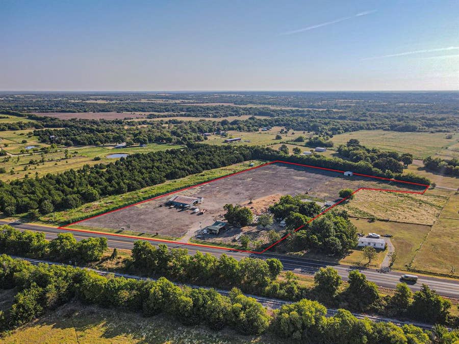 Property photo for 5271 N US Highway 69, Celeste, TX