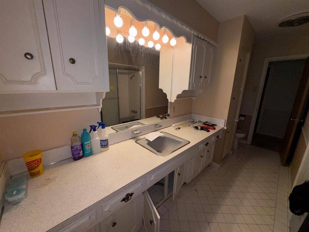 806 Sharpshire Street, Grand Prairie, TX 75050 806 Sharpshire Street, Grand Prairie, TX 75050