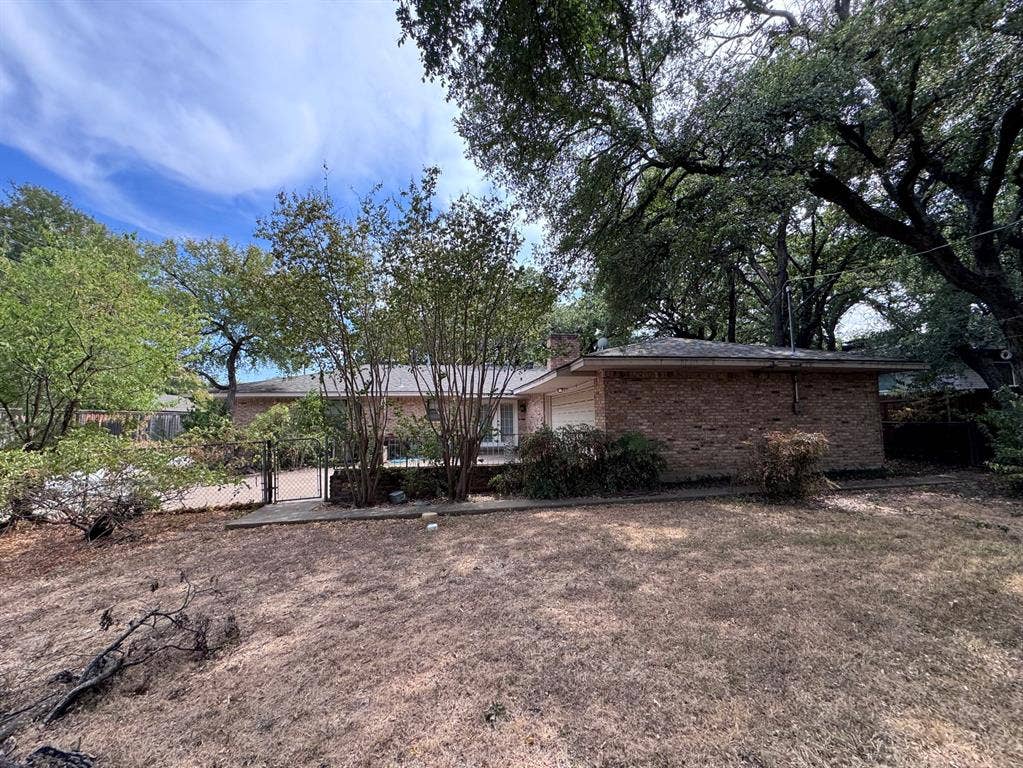 806 Sharpshire Street, Grand Prairie, TX 75050 806 Sharpshire Street, Grand Prairie, TX 75050