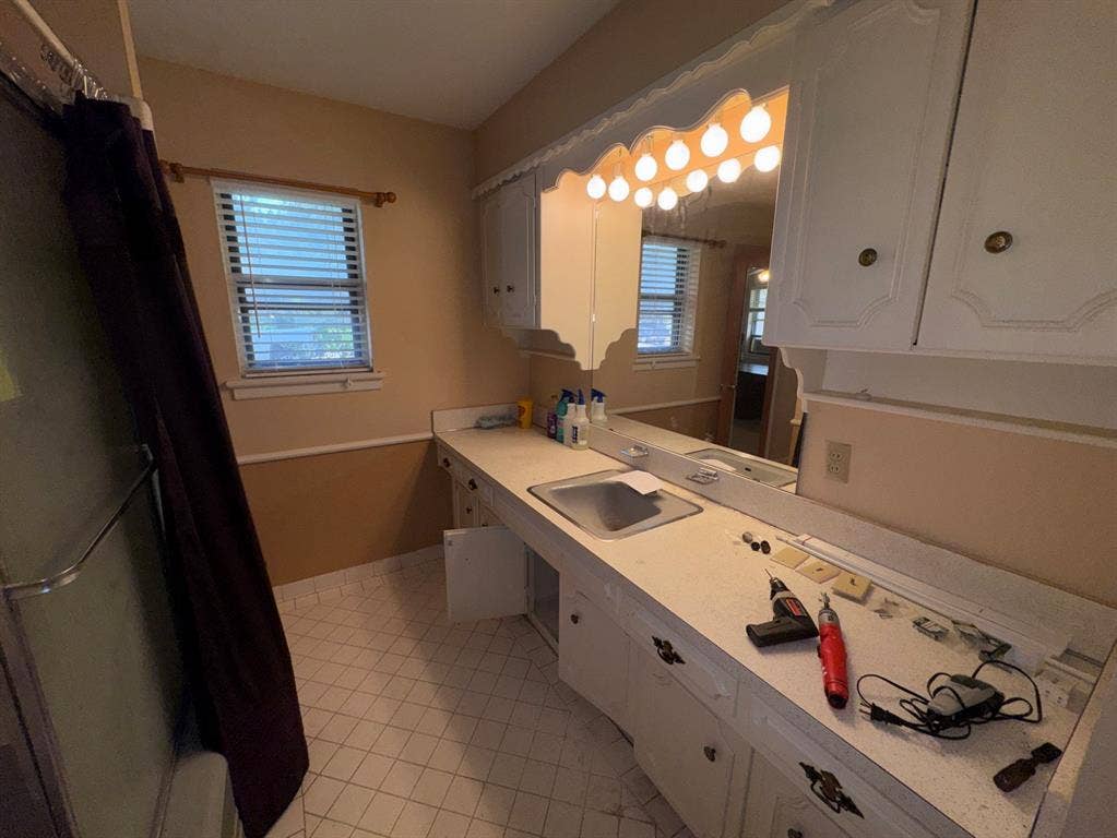 806 Sharpshire Street, Grand Prairie, TX 75050 806 Sharpshire Street, Grand Prairie, TX 75050