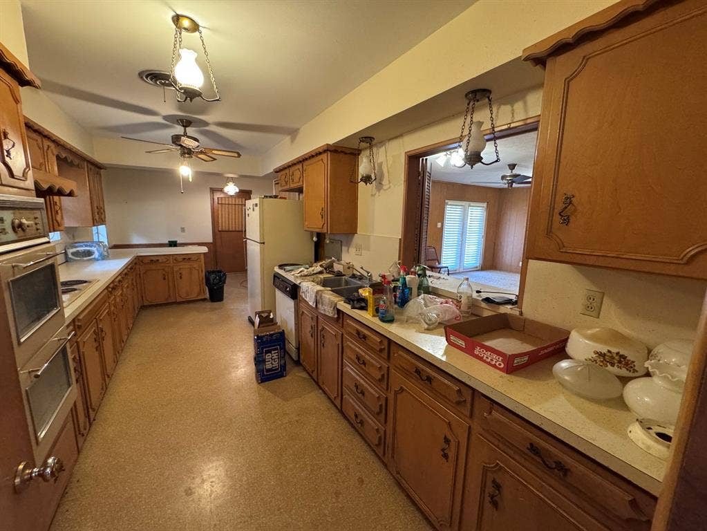 806 Sharpshire Street, Grand Prairie, TX 75050 806 Sharpshire Street, Grand Prairie, TX 75050