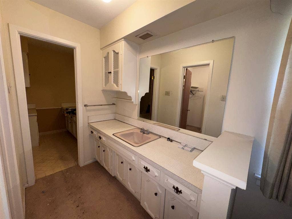 806 Sharpshire Street, Grand Prairie, TX 75050 806 Sharpshire Street, Grand Prairie, TX 75050