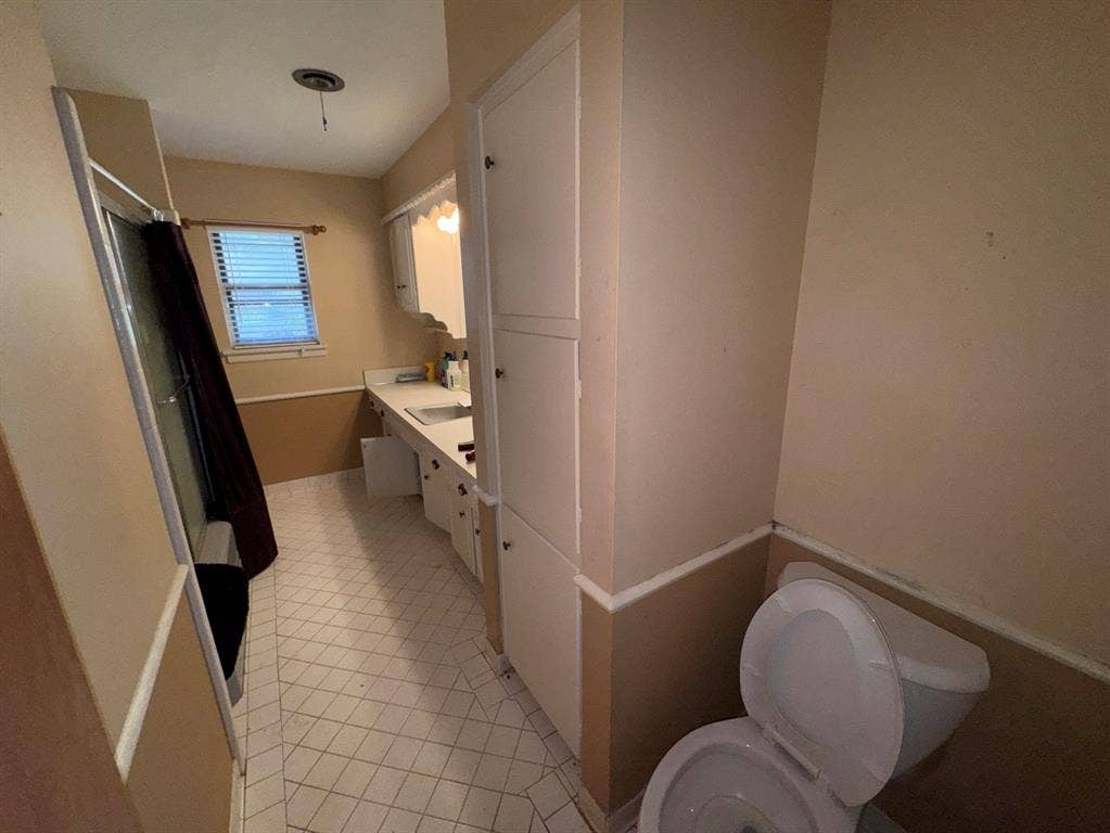 806 Sharpshire Street, Grand Prairie, TX 75050 806 Sharpshire Street, Grand Prairie, TX 75050