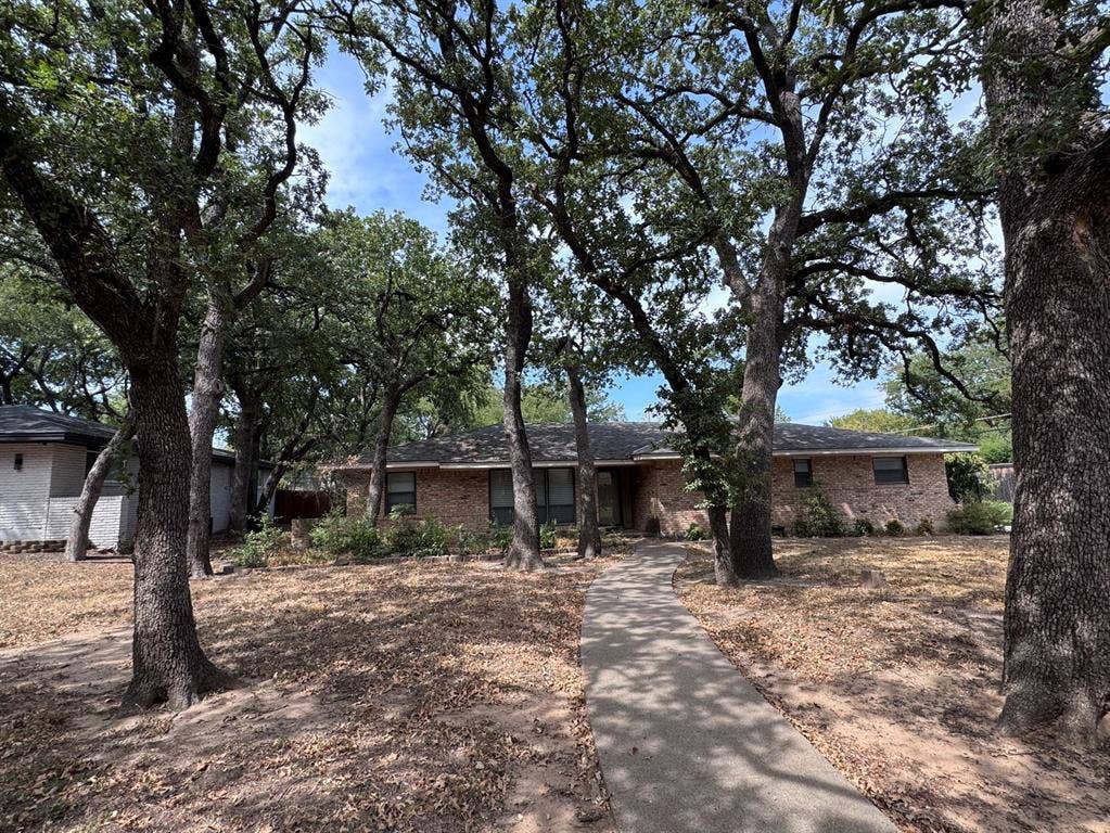 806 Sharpshire Street, Grand Prairie, TX 75050 806 Sharpshire Street, Grand Prairie, TX 75050
