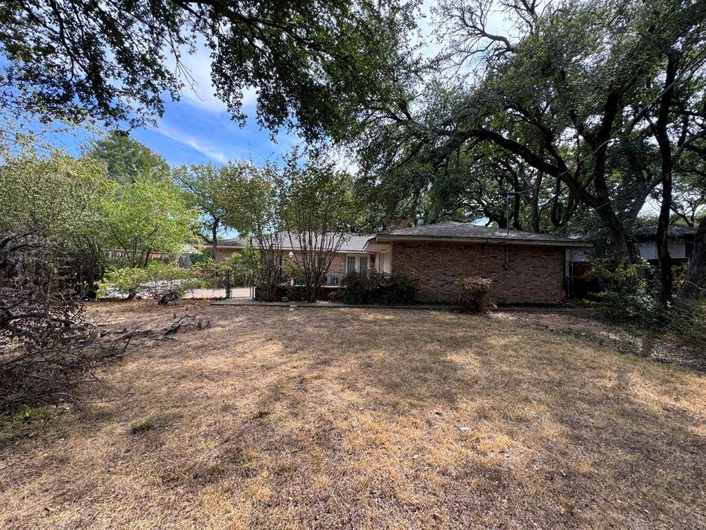 806 Sharpshire Street, Grand Prairie, TX 75050 806 Sharpshire Street, Grand Prairie, TX 75050