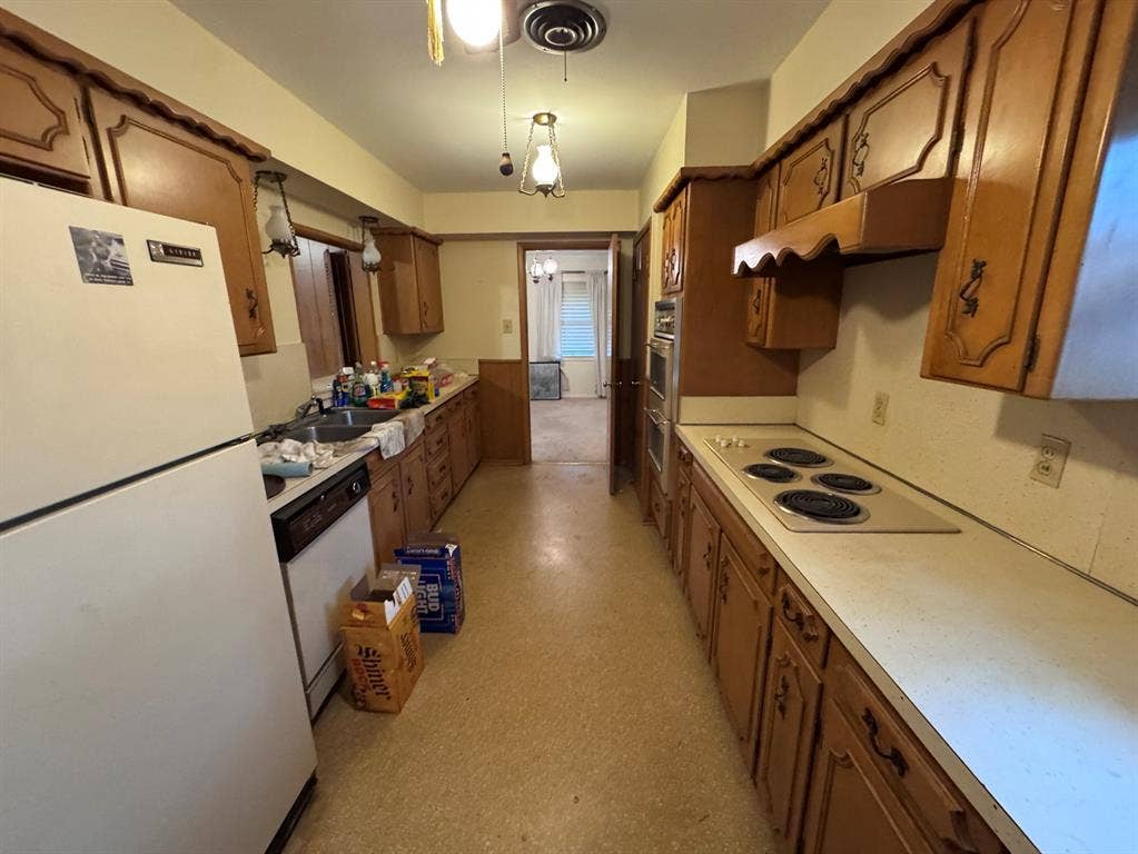 806 Sharpshire Street, Grand Prairie, TX 75050 806 Sharpshire Street, Grand Prairie, TX 75050