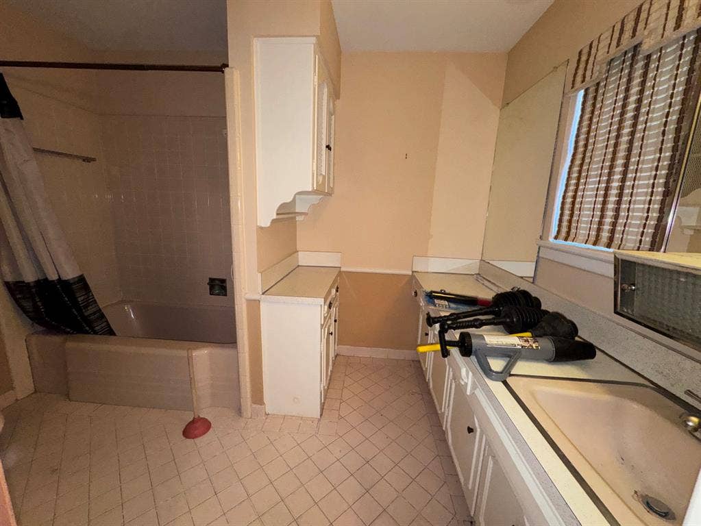806 Sharpshire Street, Grand Prairie, TX 75050 806 Sharpshire Street, Grand Prairie, TX 75050