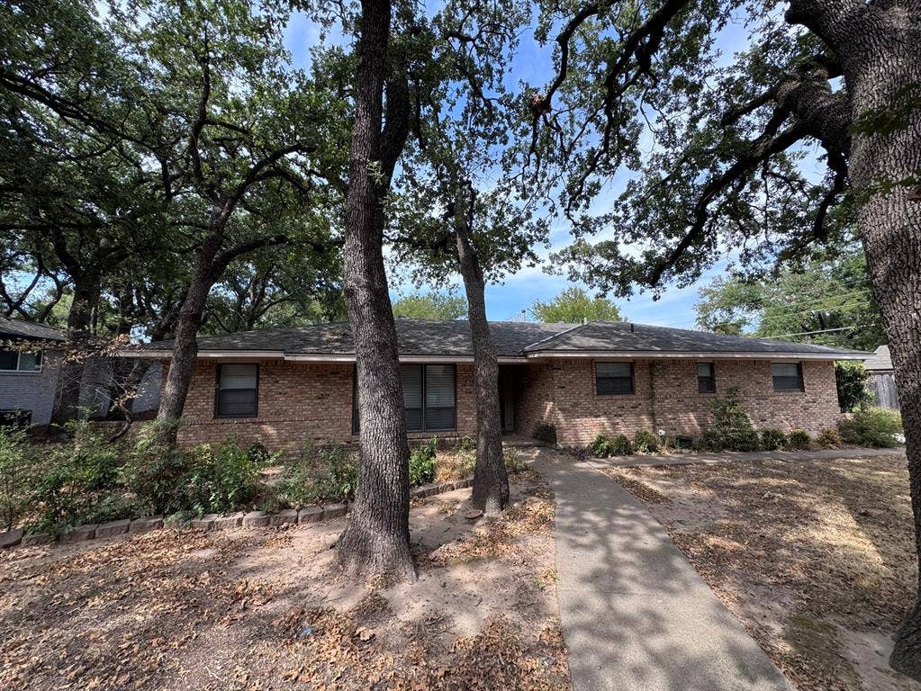 806 Sharpshire Street, Grand Prairie, TX 75050 806 Sharpshire Street, Grand Prairie, TX 75050