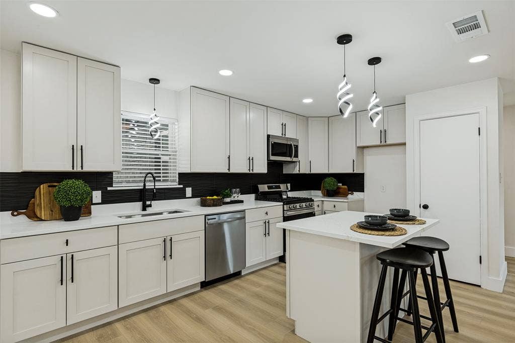 2553 Dorrington Drive, Dallas, TX 75228 2553 Dorrington Drive, Dallas, TX 75228