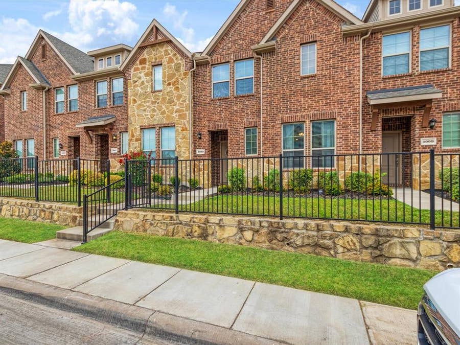 Property photo for 1913 Buffalo Hill Drive, Mesquite, TX