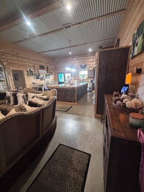 12093 County Road 152 W, Bullard, TX 75757 Room for everyone inside and out....