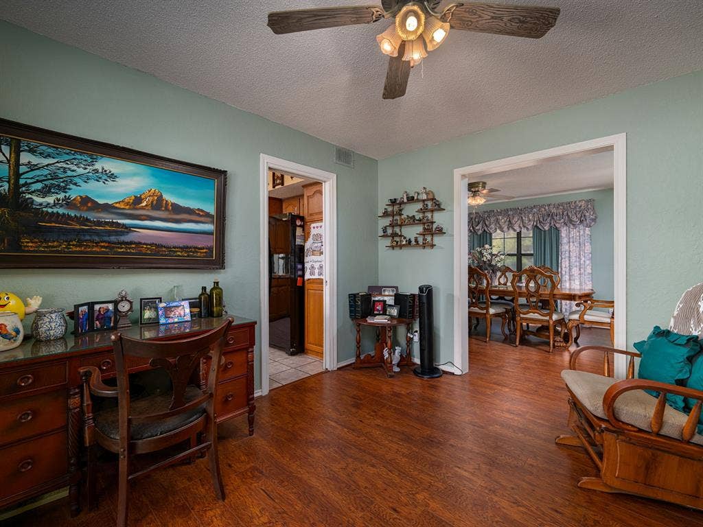 4475 County Road 3800, Athens, TX 75752 Currently used as office