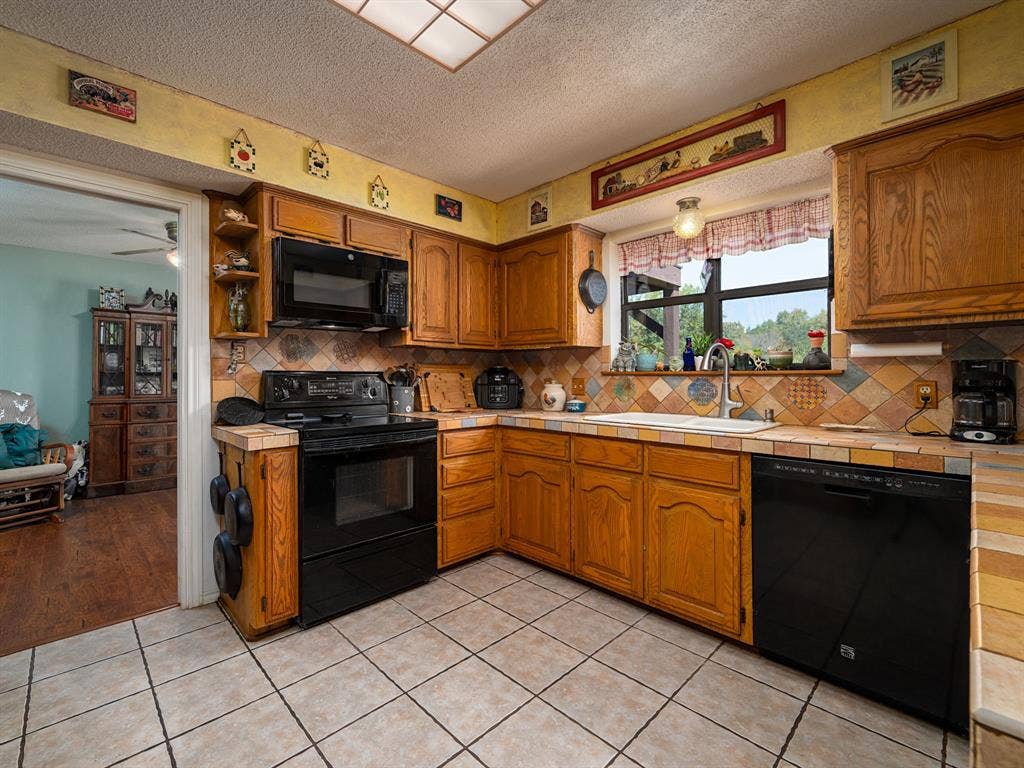 4475 County Road 3800, Athens, TX 75752 4475 County Road 3800, Athens, TX 75752