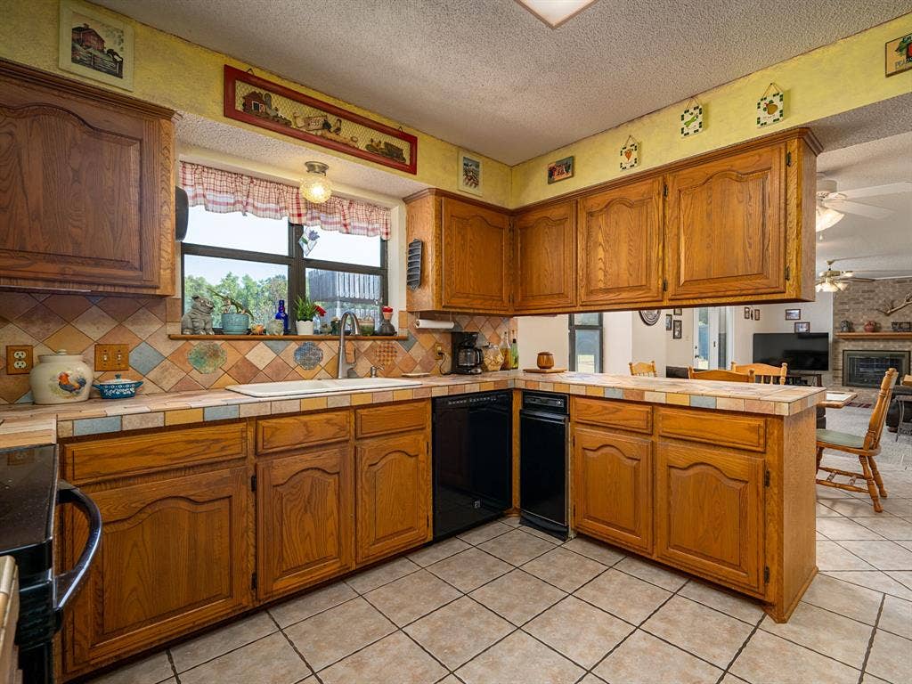 4475 County Road 3800, Athens, TX 75752 4475 County Road 3800, Athens, TX 75752