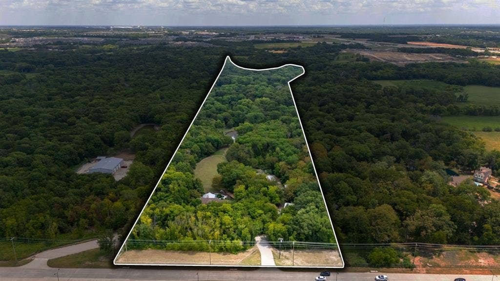 6810 Trinity Falls Parkway, McKinney, TX 75071 Expansive wooded acreage featuring a defined property boundary, natural creek, and a private driveway