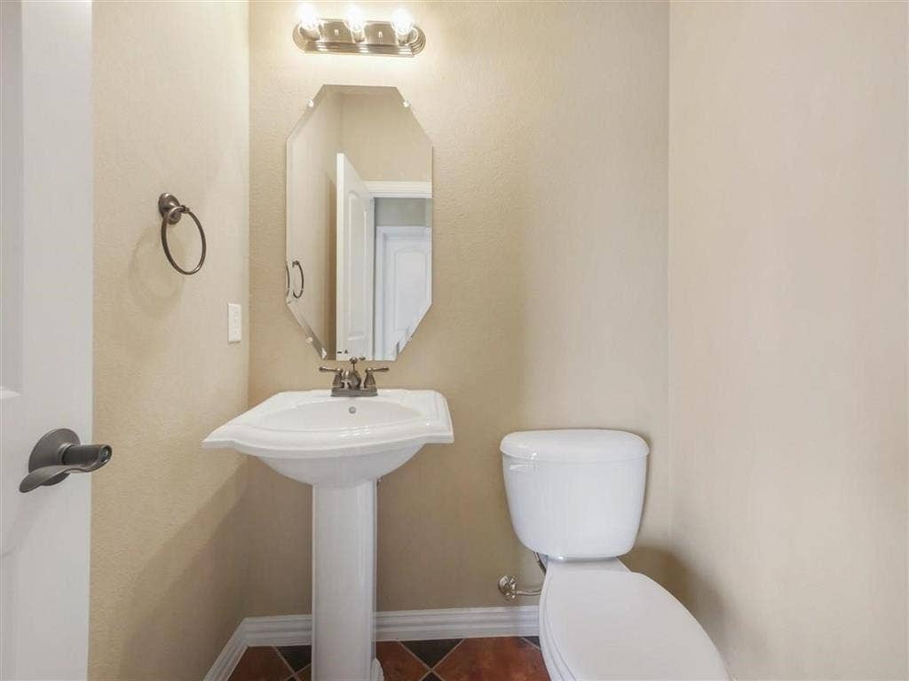 7817 Fox Horn Drive, Irving, TX 75063 7817 Fox Horn Drive, Irving, TX 75063