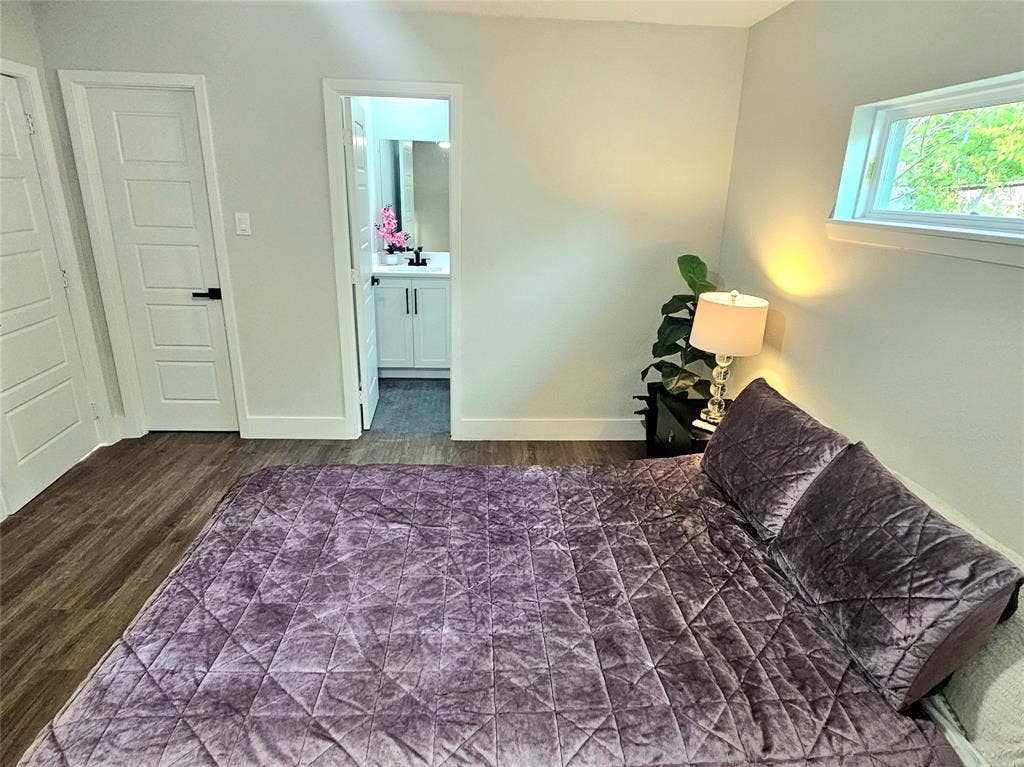 En Suite Bathroom and Walk-in Closet