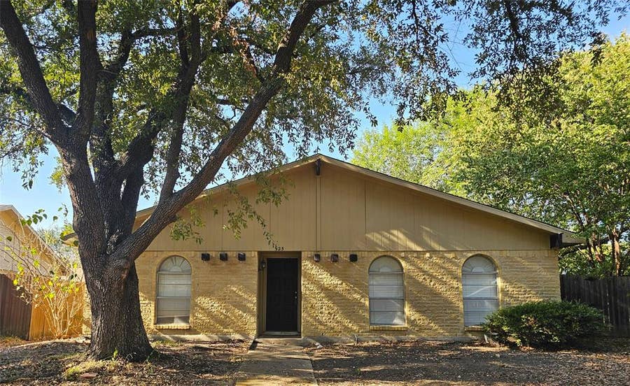 Property photo for 925 Whitehall Drive, Plano, TX
