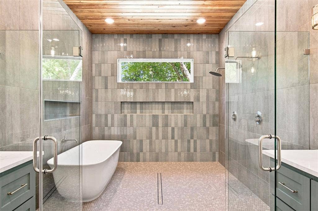 3023 Mallory Drive, Dallas, TX 75216 Wood-finish plank ceiling