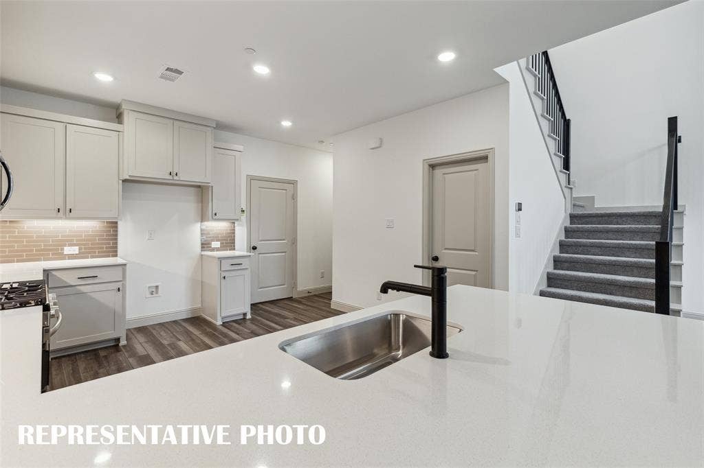 4755 Lunker Street, McKinney, TX 75071 Open and inviting, this gorgeous kitchen is everything you have been searching for! REPRESENTATIVE PHOTO