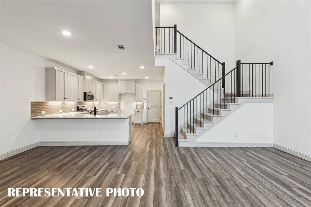 4755 Lunker Street, McKinney, TX 75071 Gorgeous finishes can be found throughout this fantastic home! REPRESENTATIVE PHOTO