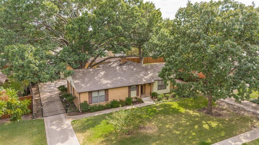 Property photo for 813 Brookhurst Drive, Richardson, TX